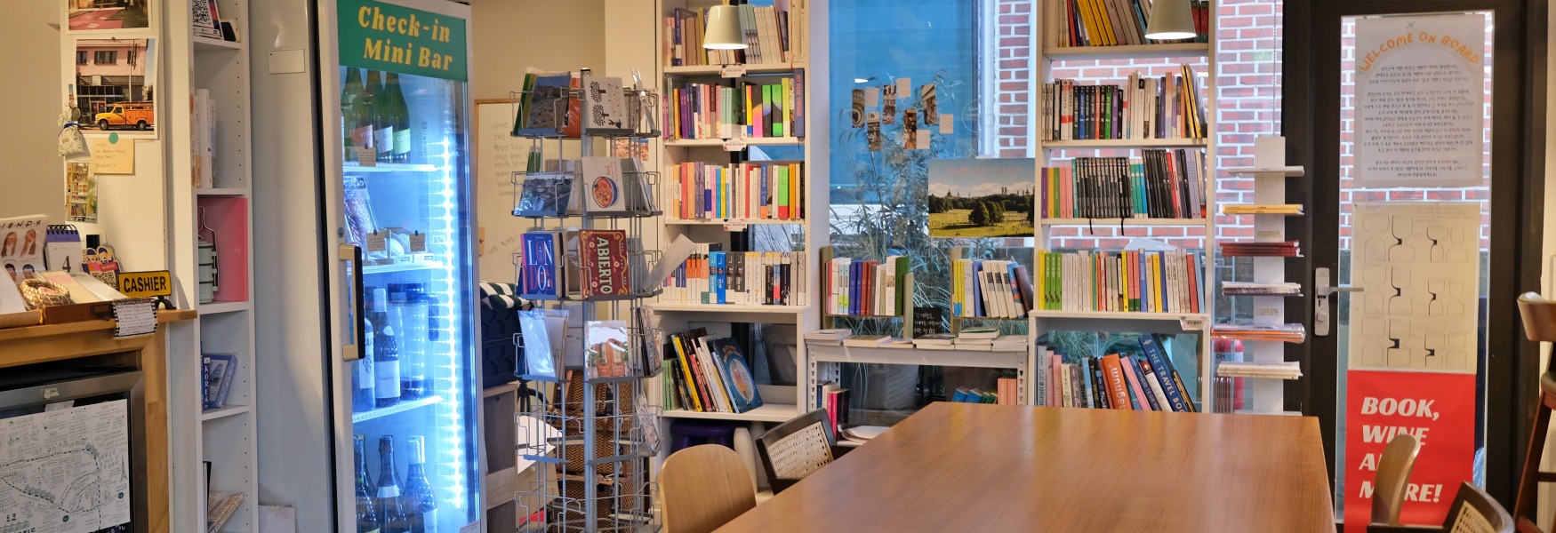 책크인의 내부 전경