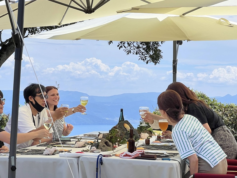 규슈 구마모토 무인도에서 즐기는 신선한 해산물 점심 식사